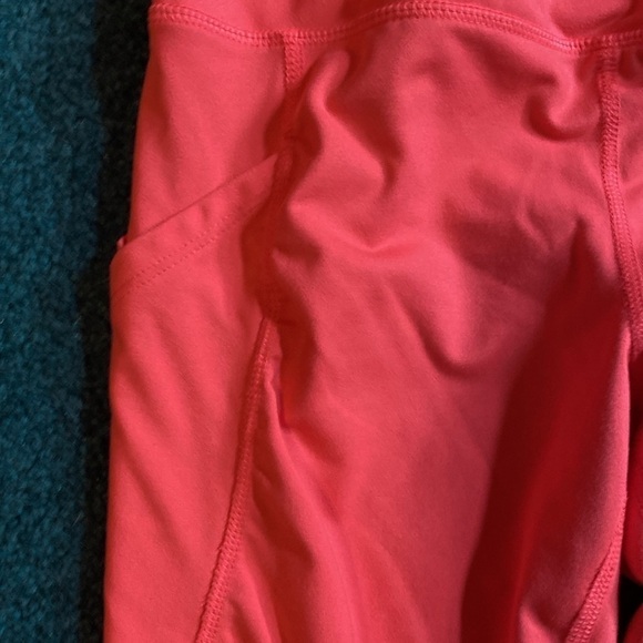 Leggings by So. Pockets on sides. Size Medium - Picture 2 of 5